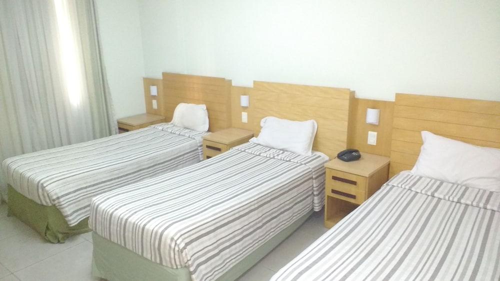 Hotel Atlantico Tower Рио де Жанейро Екстериор снимка Three beds in a hotel room