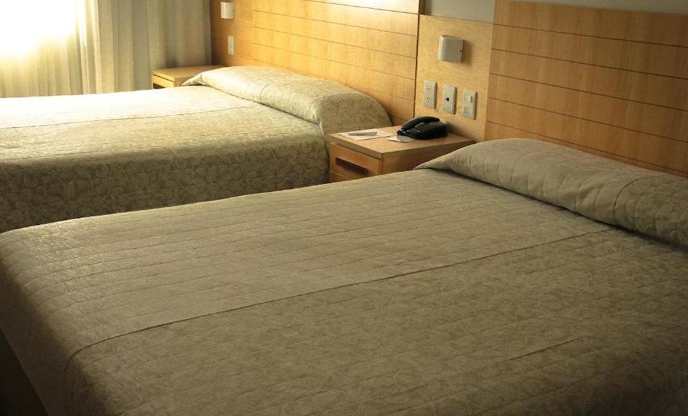 Hotel Atlantico Tower Рио де Жанейро Екстериор снимка Two beds in a hotel room