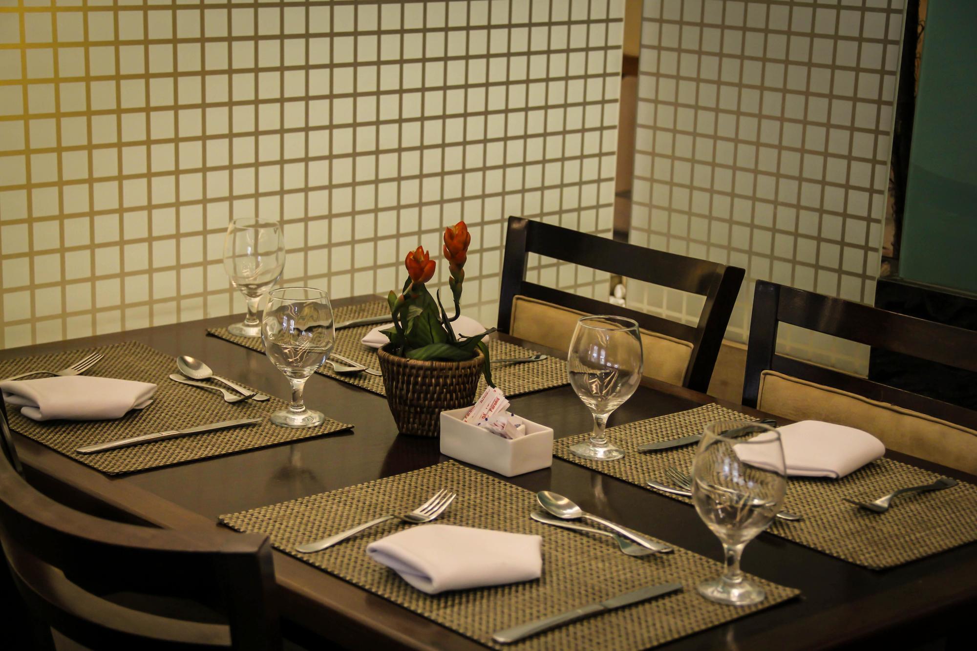 Hotel Atlantico Tower Рио де Жанейро Екстериор снимка A table set for a meal at a restaurant
