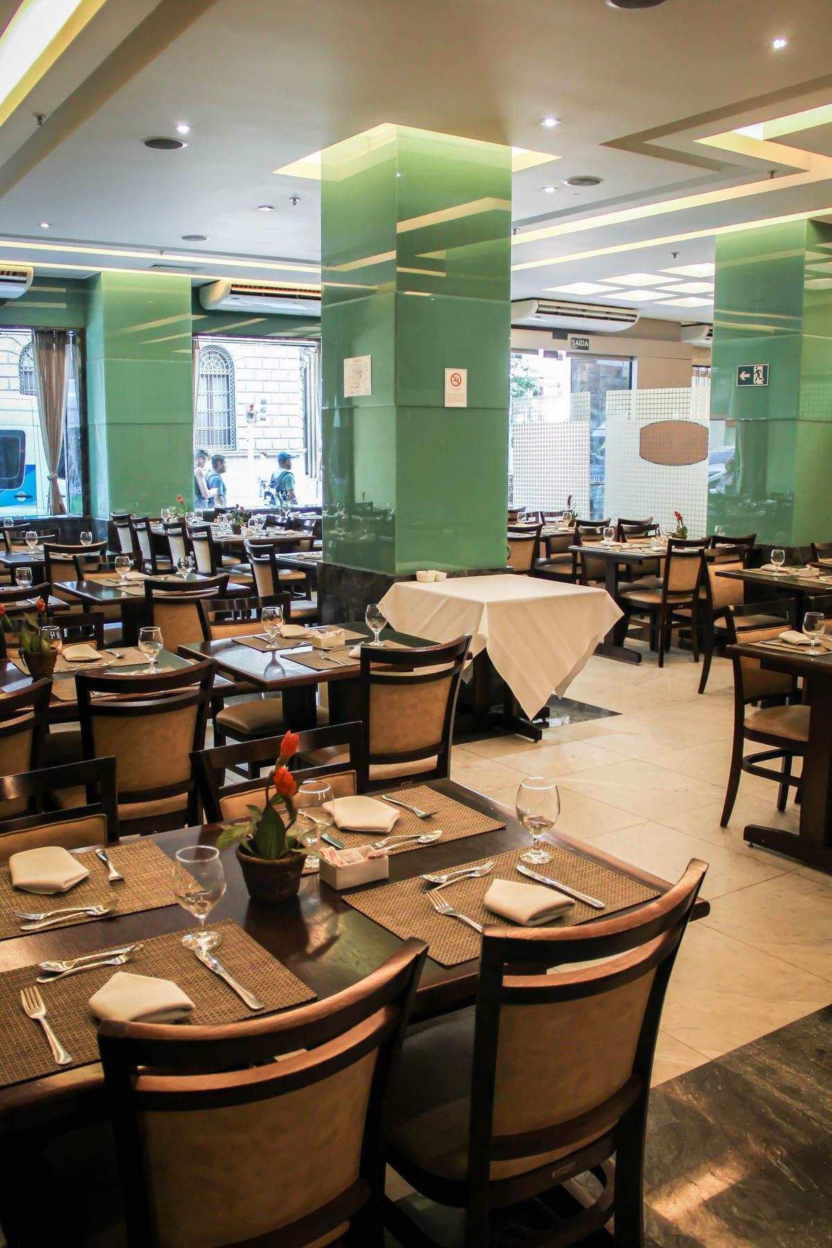 Hotel Atlantico Tower Рио де Жанейро Екстериор снимка Interior of a restaurant in Porto Alegre, Brazil.