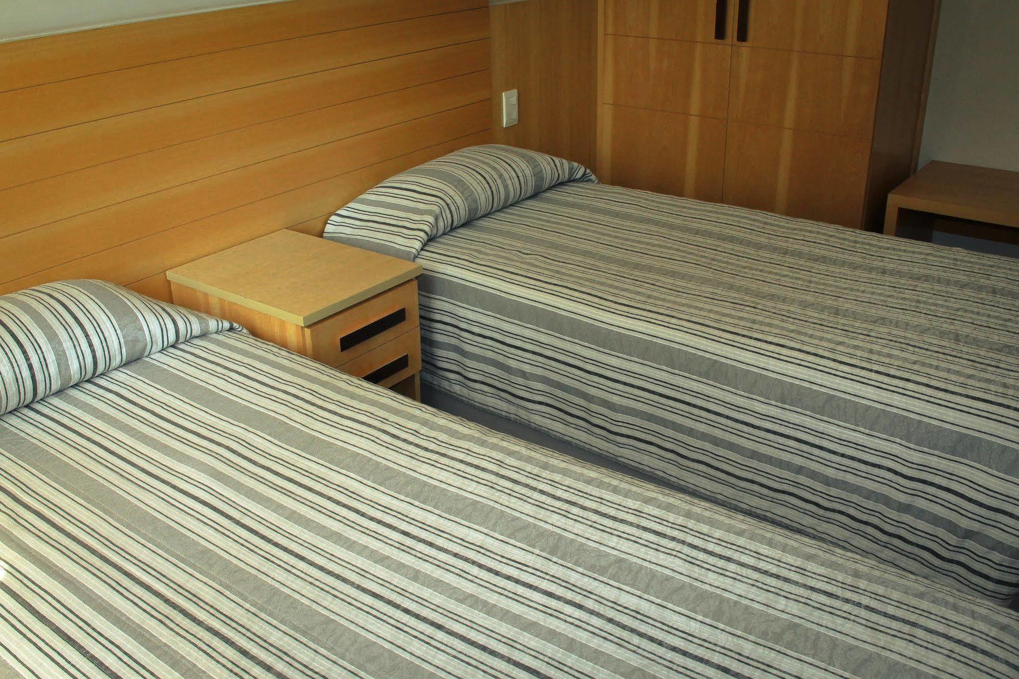 Hotel Atlantico Tower Рио де Жанейро Екстериор снимка Two beds in a hotel room